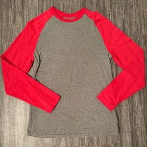 Old Navy grey / red long-sleeve t-shirt